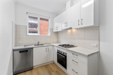 Freshly renovated 1-bedroom! - Photo 3