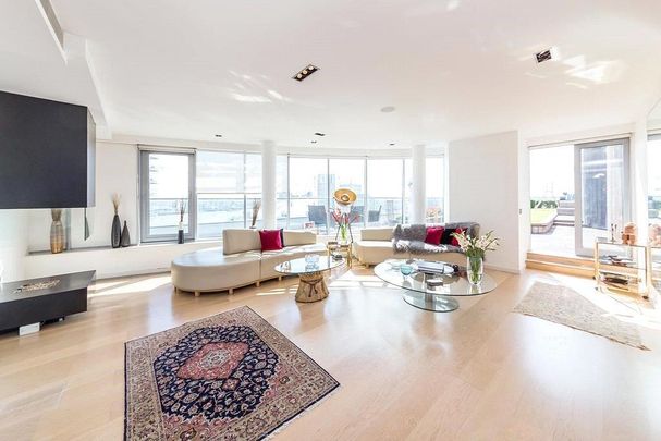 New Providence Wharf, 1 Fairmont avenue, Canary Wharf, London, E14 - Photo 1