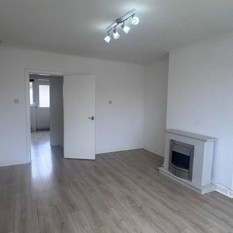 2 bedroom semi-detached house to rent - Photo 1