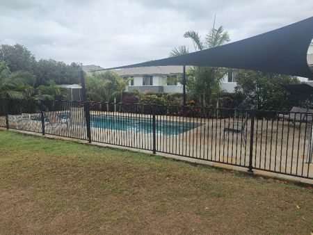 4 Bedroom - Available now - Photo 4