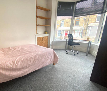 4 bedroom private hall to rent - Photo 3