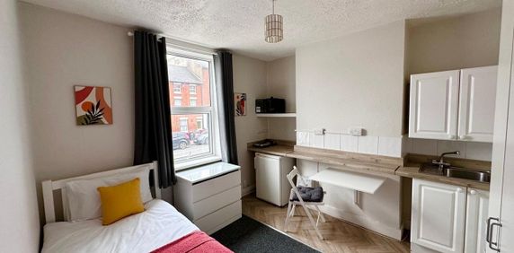 Room in a Shared House, Bedford Road, RG1 - Photo 2