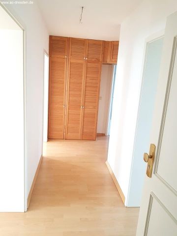 Lichtdurchflutete und großzügige 2-Zimmer-Dachgeschosswohnung im begehrten Stadtteil Schlosschemnitz - Photo 4