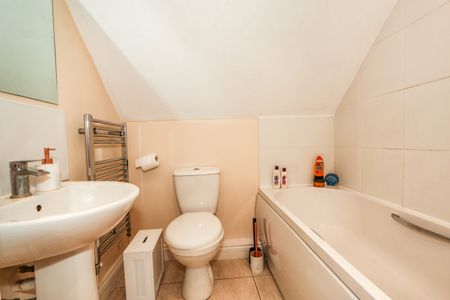 1 bedroom apartment to rent Holdenhurst Road, Bournemouth, BH8 - Photo 5