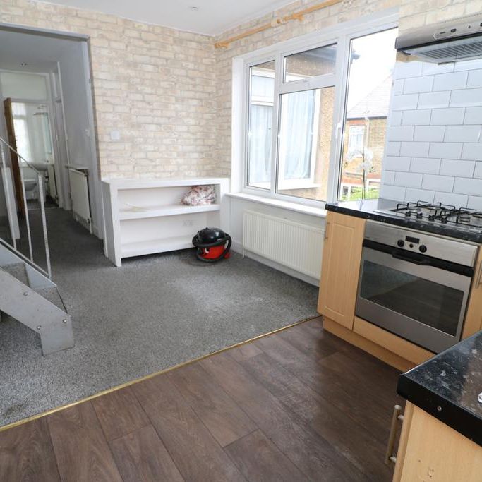 3 bedroom maisonette to rent - Photo 1