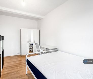 1 bedroom in a flat share to rent - Photo 4