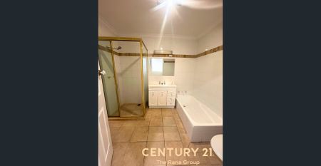 Modern 3 Bedroom, 2 Bathroom House – Easy Access to Public Transport - Photo 3