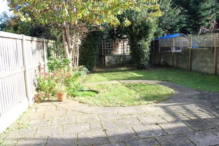 3 Bedroom House to let in Dursley – 1930’s Character Property - Photo 2