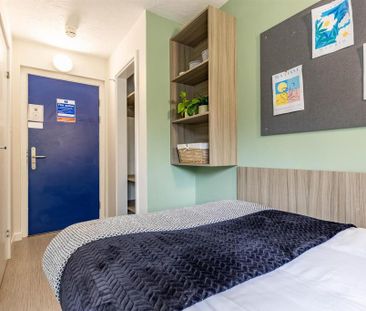 1 bedroom in a flat share to rent - Photo 3