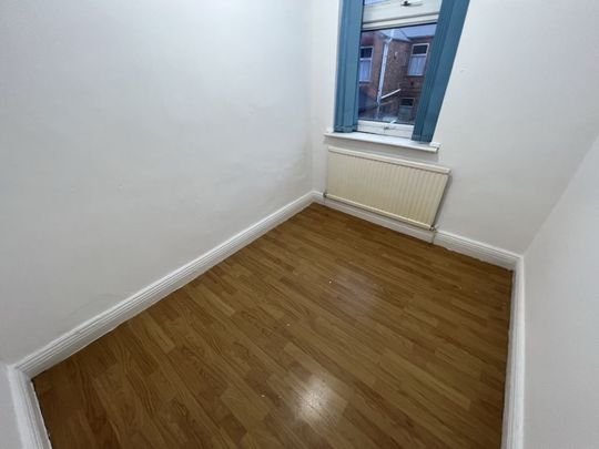 3 Bedroom Terraced - Photo 1