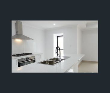 MODERN EASY CARE FAMILY HOME IN GREAT LOCATION - Photo 5