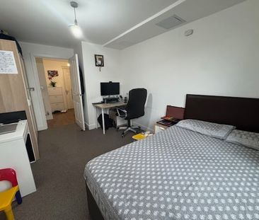 2 Bed Flat, Gabrielle House, IG2 - Photo 4