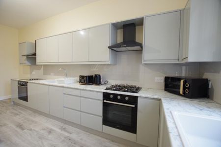 1 bedroom block of apartments to rent - Photo 5