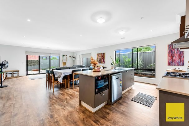 Luxurious Family Home - Photo 1