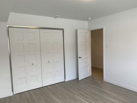 2351-203 Harold-Cooke, (vacant) Sherbrooke très beau 4½ - Photo 3