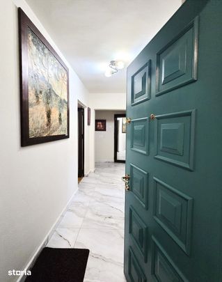 4 camere, Mazepa 1, proaspat varuit, etaj 2, mobilat si utilat - Photo 1