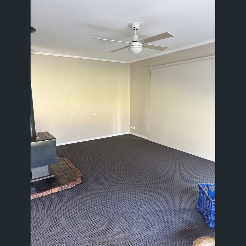 Comfortable Living in the Heart of Bundamba - Photo 1