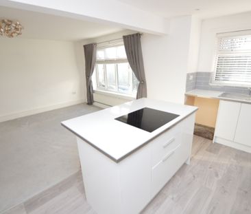 2 Bedroom FIrst Floor Flat - Photo 2