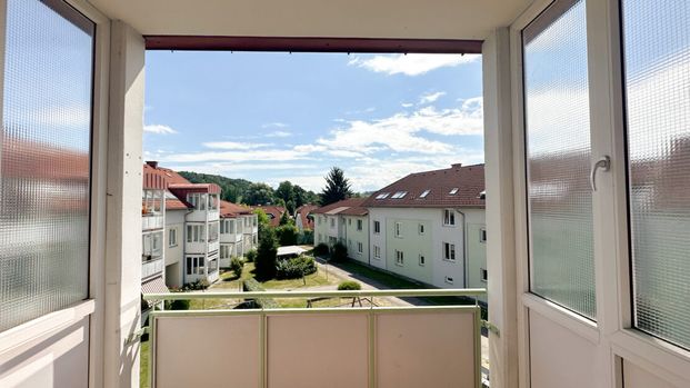 Lichtdurchflutet Dachgeschosswohnung mit 2 Schlafzimmer und Loggia in Schlüßlberg - Photo 1