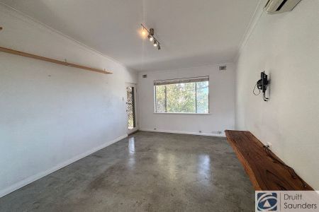 Renovated Apartment HOME OPEN TUESDAY 21 APRIL AT 11.00AM SHARP! Please register your interest online via our website - Photo 3