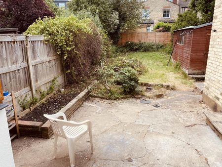 1 bedroom in a house share to rent - Photo 5