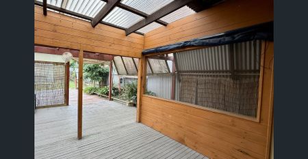 SPACIOUS 3 BEDROOM HOME - Photo 2