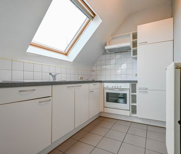 Ruim appartement met garagebox in hartje Izegem - Foto 2