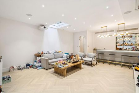 5 bedroom semi-detached house to rent - Photo 4