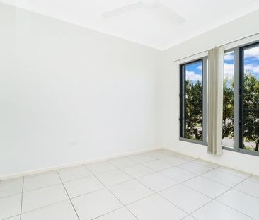 STYLISH LYONS LIVING - Photo 4