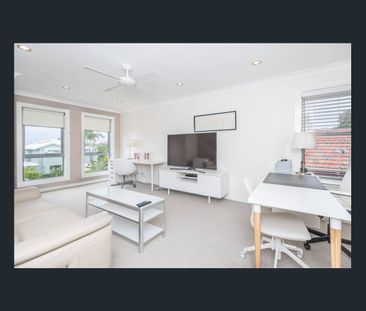 Spacious double storey home - Photo 5