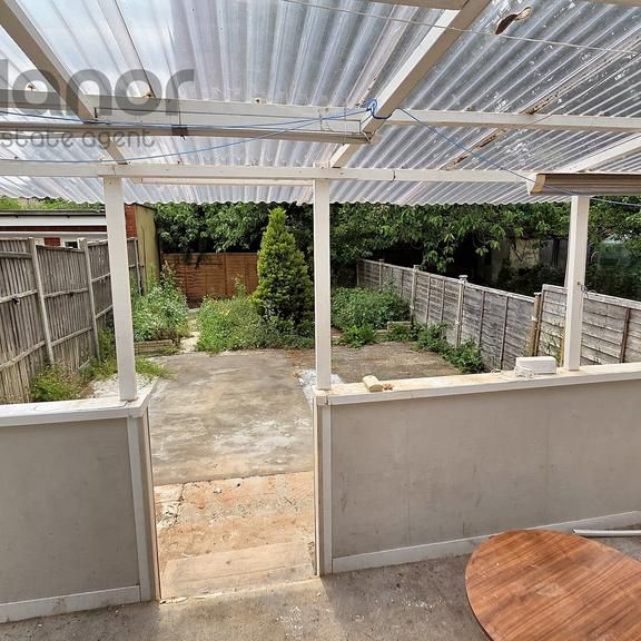 4 bedroom terraced house to rent - Photo 1