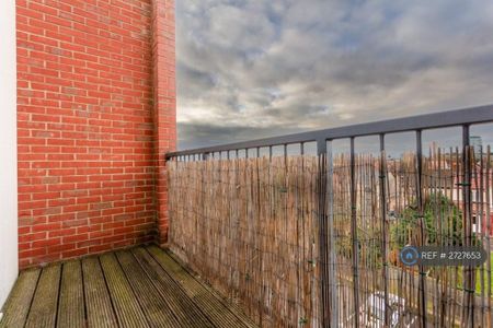 2 bedroom flat to rent - Photo 4