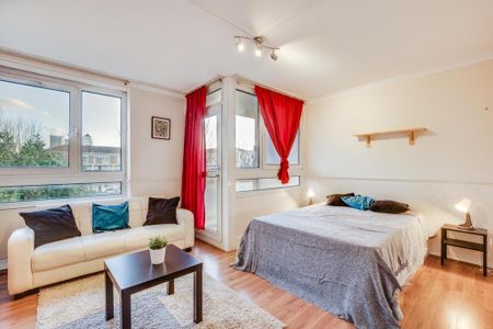 3 bedroom flat to rent - Photo 2
