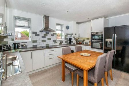 Leacroft, Staines-upon-Thames, Surrey, TW18 4NX - Photo 4