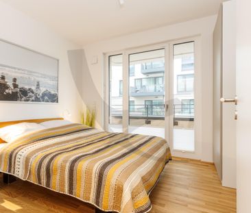 By the waterside - Photo 4