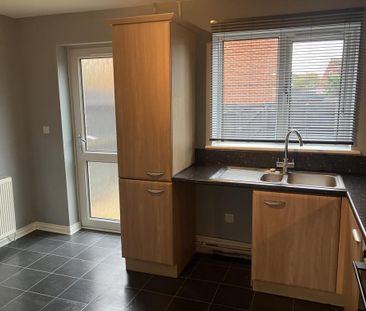 2 bedroom terraced house to rent - Photo 2