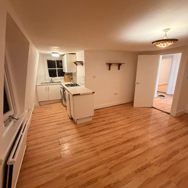 2 Bed Flat, Camberwell Grove, SE5 - Photo 1