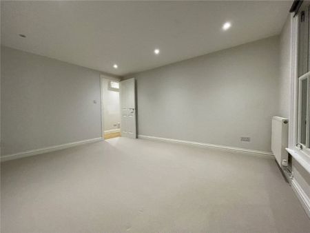 2 bedroom first floor maisonette with private patio and parking, on the High Street. - Photo 3