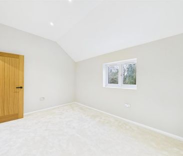 2 bedroom semi-detached house to rent - Photo 3