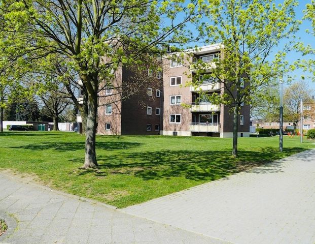 Gemütliche Drei-Zimmer-Wohnung mit Balkon! - Foto 1
