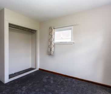 ON POPULAR SUVA ST – RICCARTON OFFERING 3 Bedrooms 1 Bathroom - Photo 3