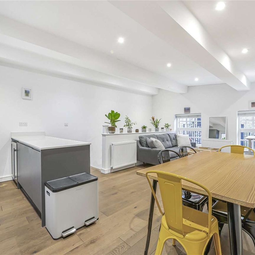 A lovely one bedroom flat in a unique development in Wimbledon. - Photo 1