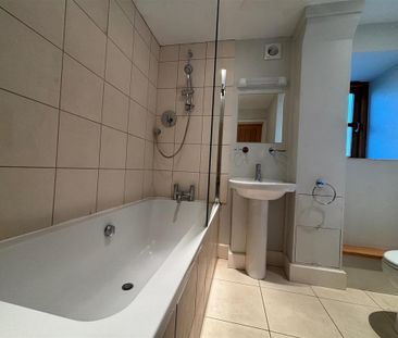 3 bedroom barn conversion to rent - Photo 6