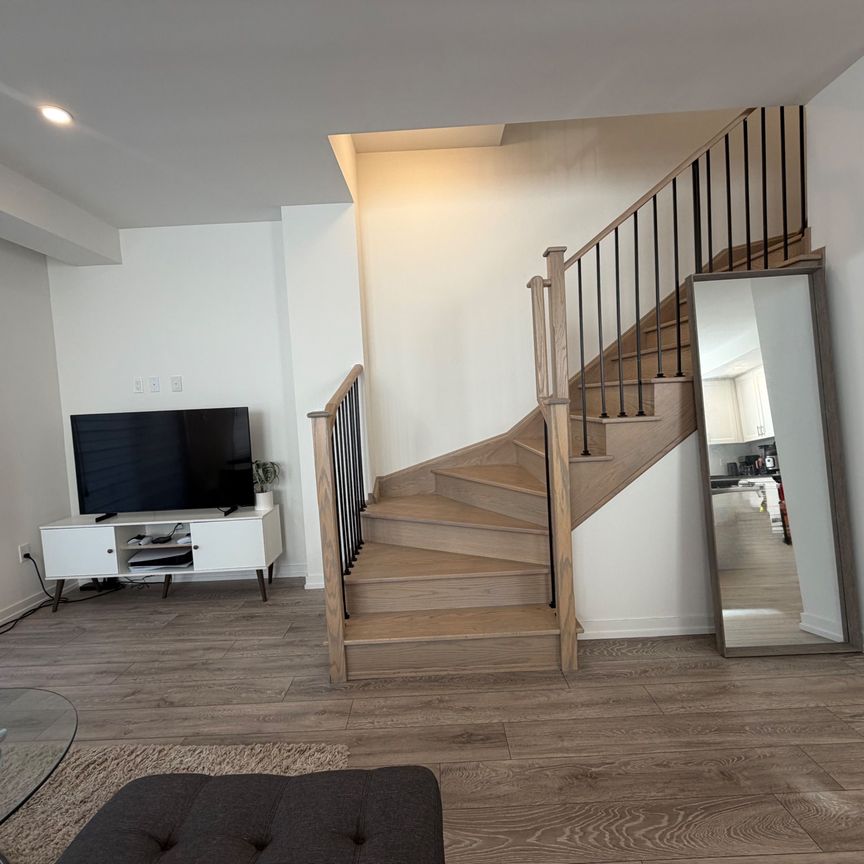 For Lease - 26 Lytham Green Circle Unit# 17, Newmarket, Ontario - Photo 1