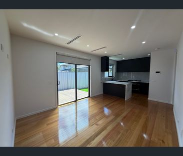 4/11 Eumarella Street, Tullamarine, Vic 3043 - Photo 5