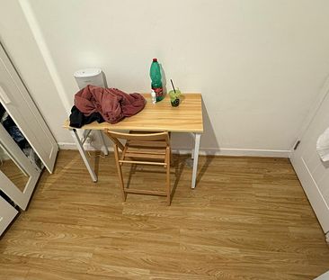 Room in a Shared Flat, Berry Street, M1 - Photo 2