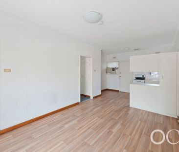Open the Door to Inner-East Convenience and Private Charm - Photo 5
