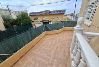 Ref.7505 2-Bedroom Apartment Just 300m from the Beach