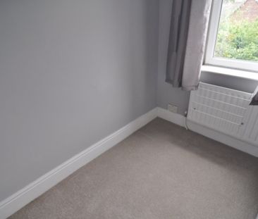2 bed Terraced - To Let - Photo 2