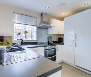 2 bedroom end of terrace house to rent - Photo 4